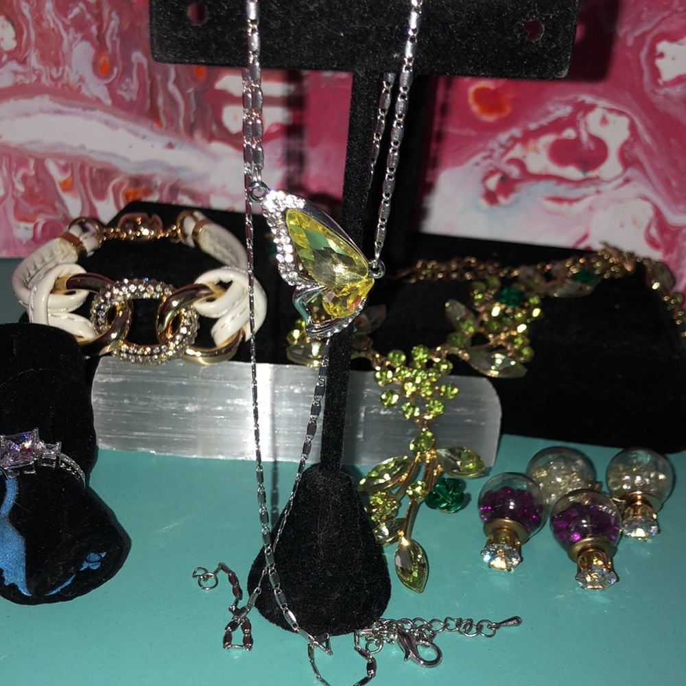 Bulk sale resale value $140 or give a gifts! Gv